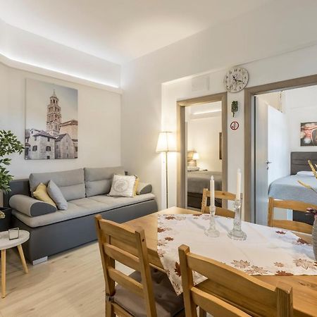 Palomia A Apartment Split Exterior photo